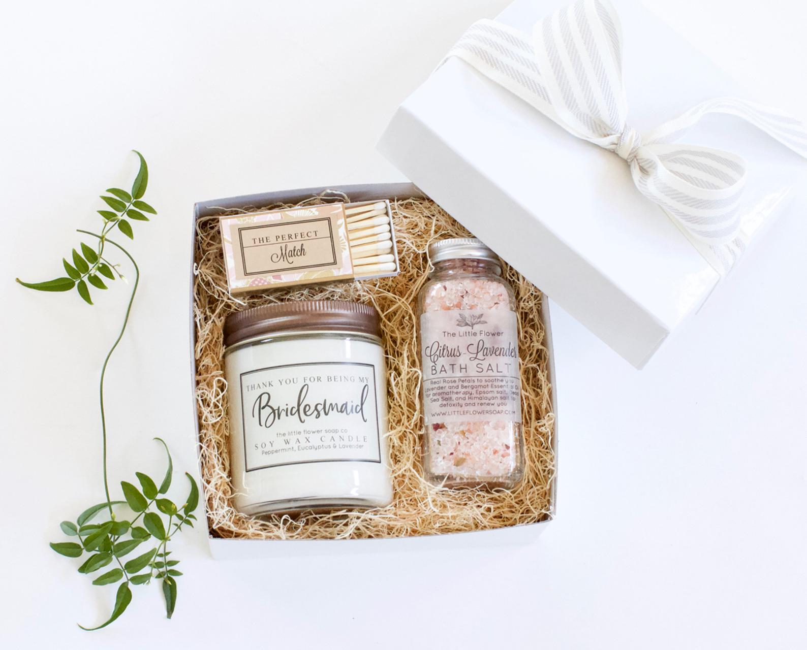 cadeaux pour demoiselles d'honneur LittleFlowerSoapCo mariage wedding planner témoin mère de la mariée